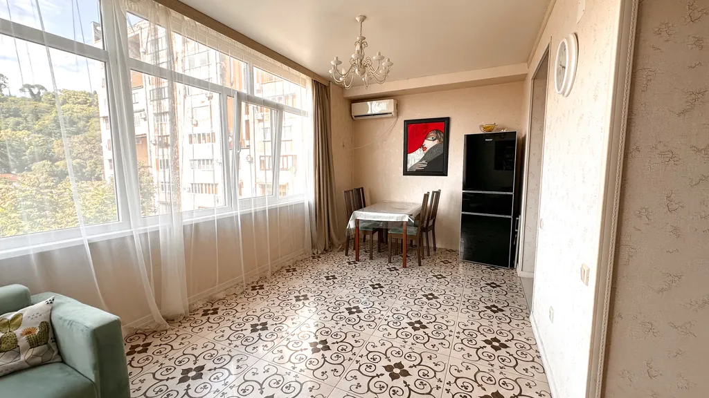 Светлая и просторная квартира в центре города Сухум