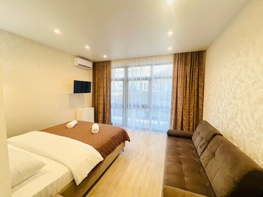 Студия на 5 человек с балконом и кухней