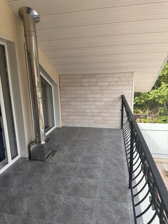 Двухэтажный дом с мангальным комплексом и баней