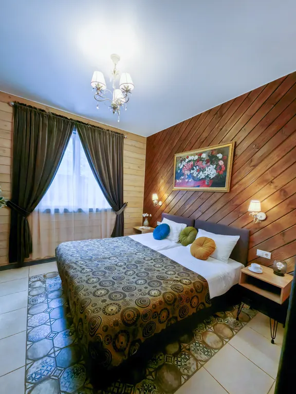 Коттедж Уютный дом с баней и чаном в лесном участке у берега водохранилища — Логиново