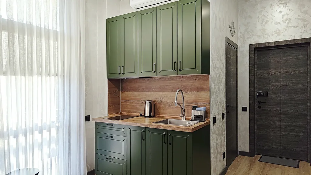 Уютная студия, два балкона, ванна, вид на горы, центр, все для отдыха