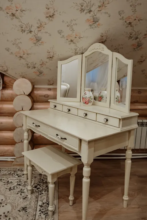 Уютный дом на берегу реки