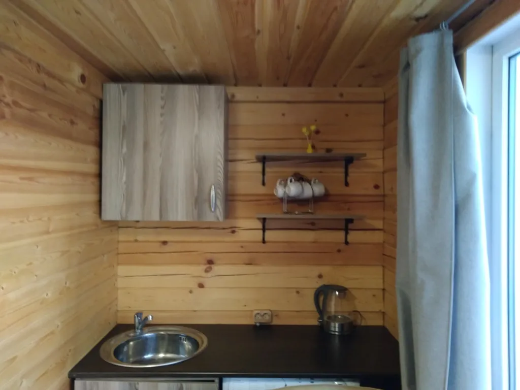 Дом с балконом