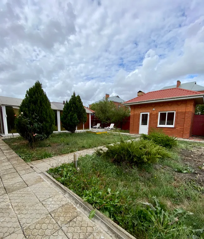 Коттедж Коттедж с сауной и бассейном — Красный