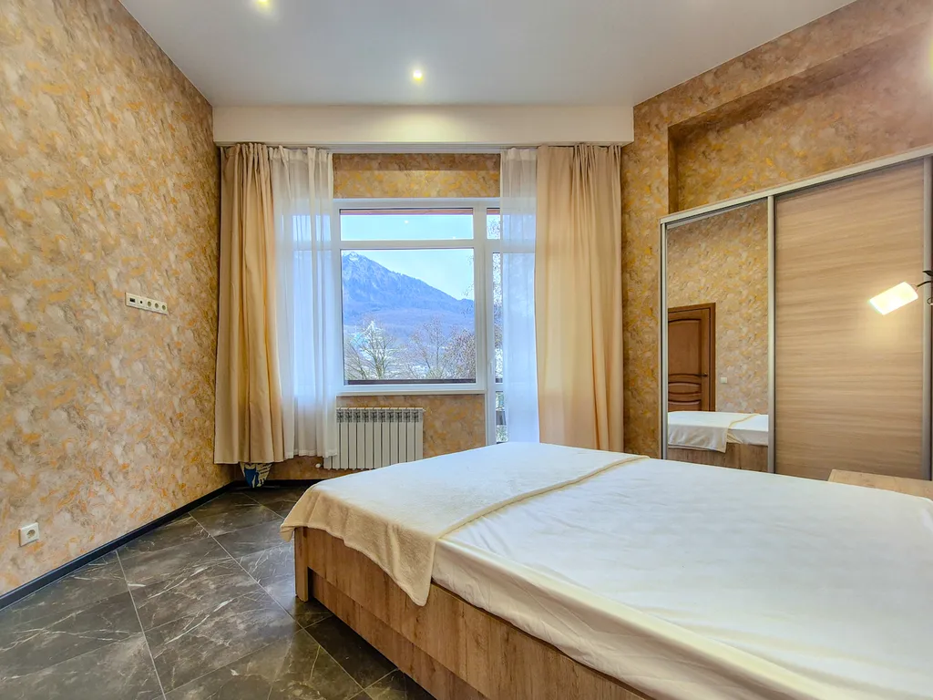 Просторная квартира с видом на горы