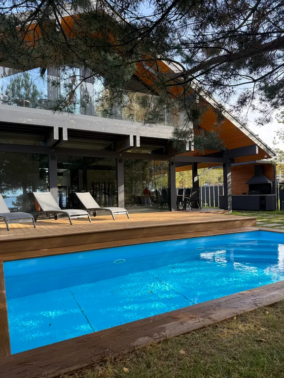 Коттедж Премиальный загородный дом с теплым бассейном, на берегу — аренда посуточно в Фалино-Пестово