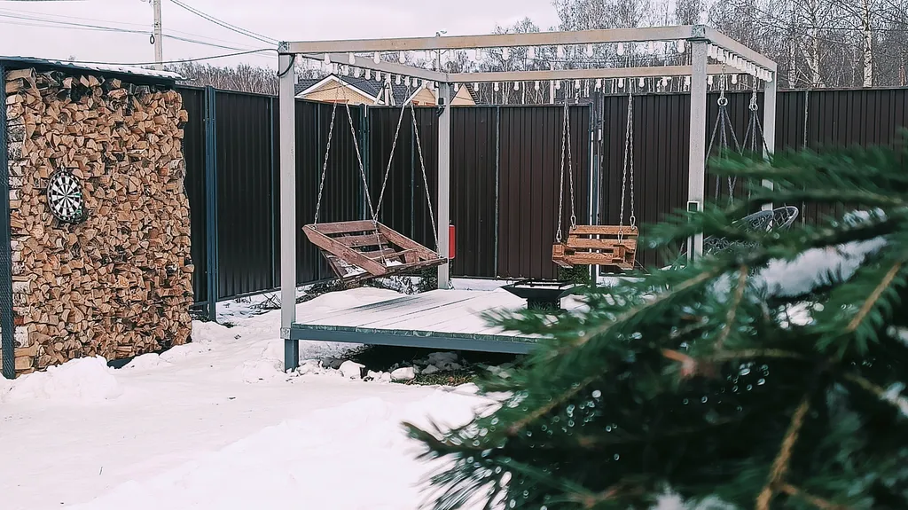 Дом с купелью и сауной, костровой зоной, мангалом и качелями