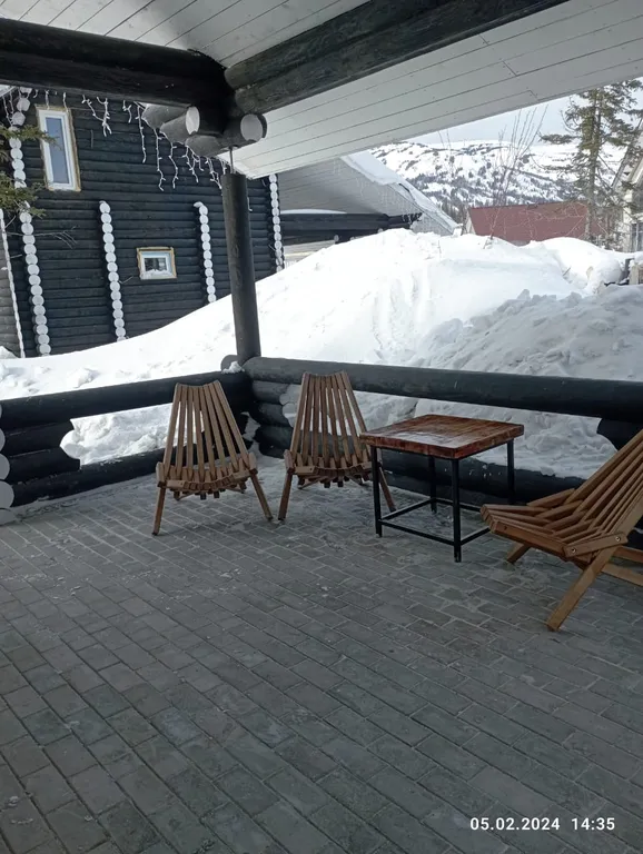 Уютный домик недалеко от горы