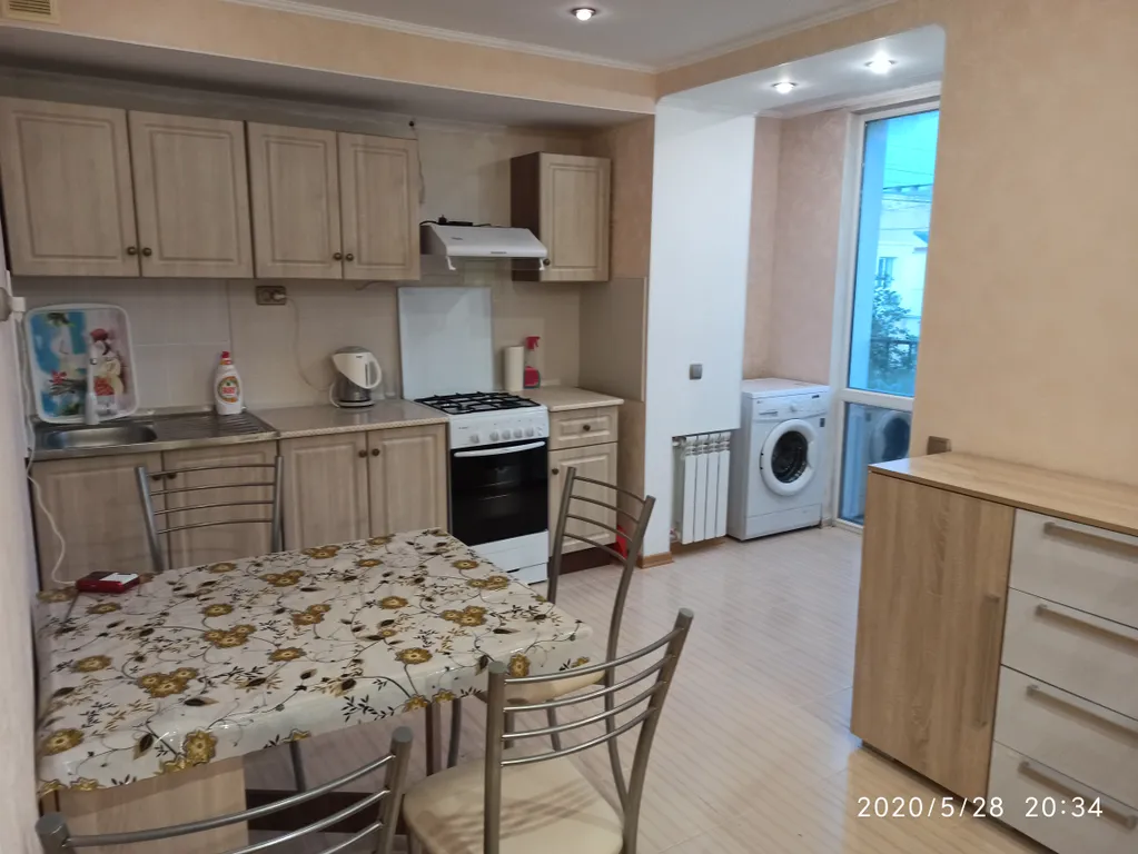 Уютная, комфортная квартира в спальном районе — аренда посуточно в Евпатория