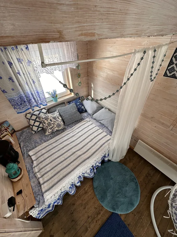 Коттедж Домик Васильковый для двоих в лесу — Тосно