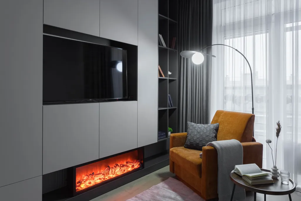 Современная трешка с видом на озеро и каминным залом