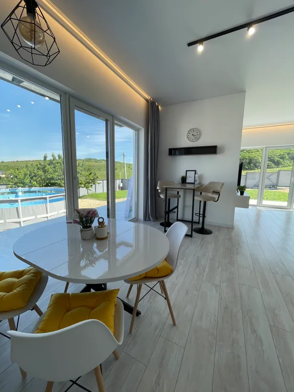 Уютный приватный дом с бассейном в горах среди виноградников