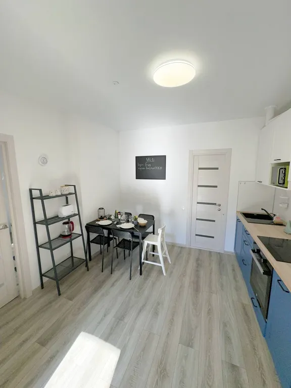 Уютная квартира напротив бассейна со своими лежаками, 7 спальных мест