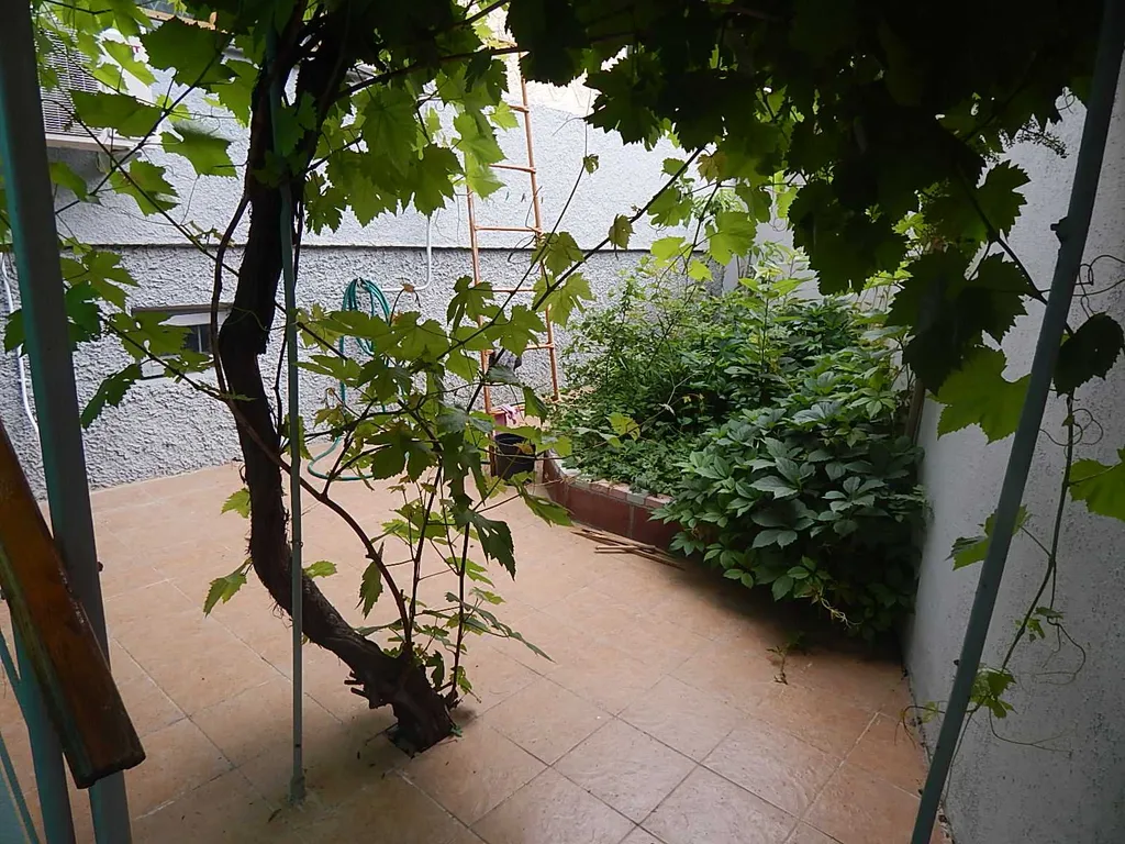 Уютный дворик у моря