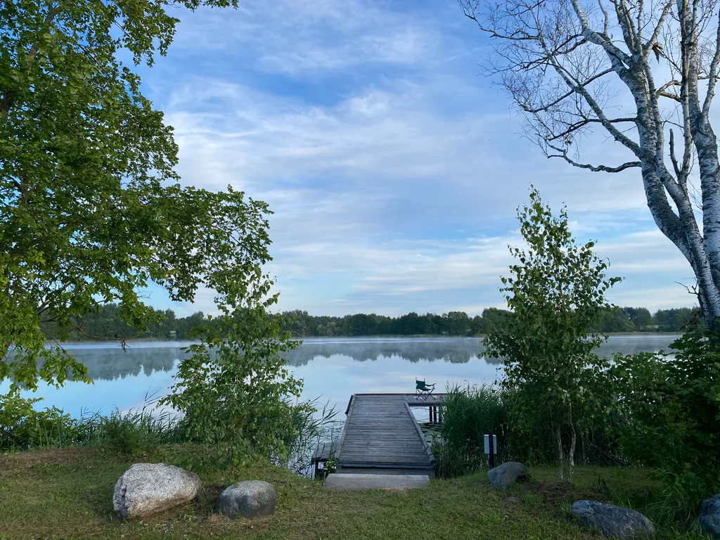 Деревянный комфортабельный дом на берегу озера