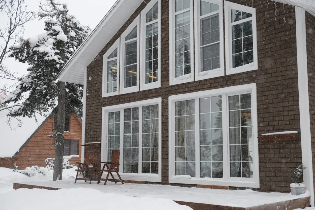 Большой уютный дом с видом на лес