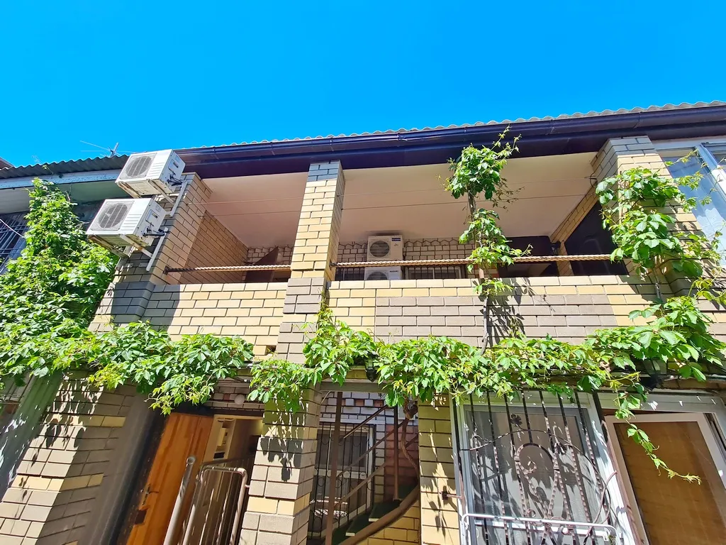 Квартира Номера на Пляже, квартира - студия с кухней 147/4, до берега 40 метров — Ейск