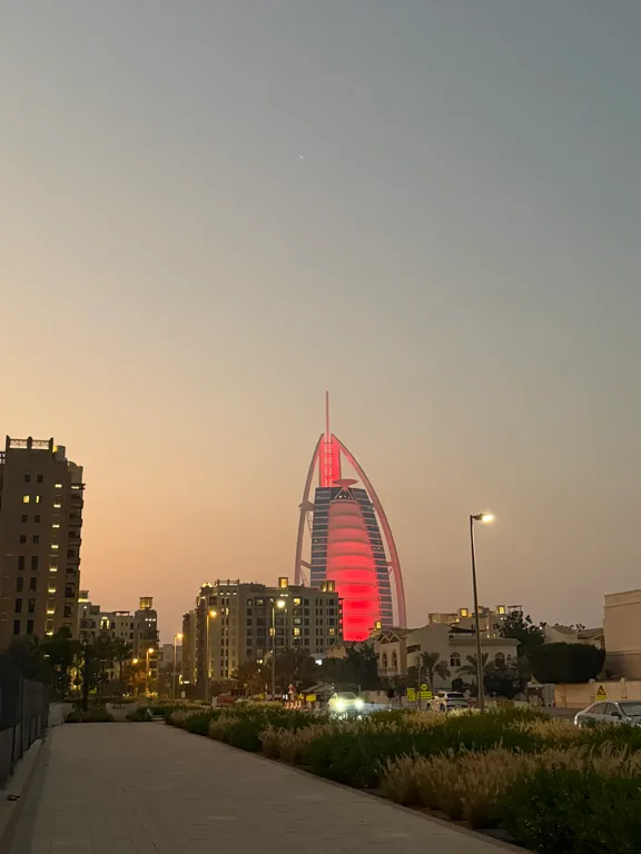 Новая квартира около отеля Burj Al Arab с террасой