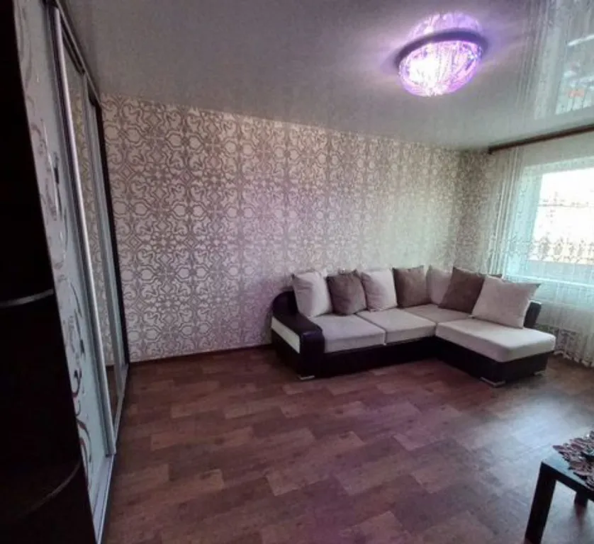 Сдается квартира в центре левобережья с двумя диванами.