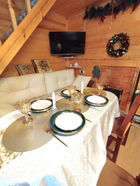 Двухэтажный домик в тихой деревне вблизи леса и озера, сауна в доме, сад