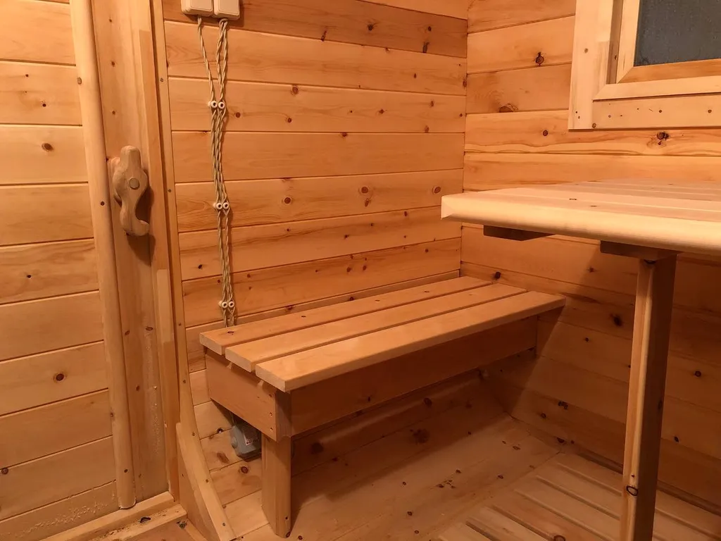 Уютный домик в окружении леса и горячих источников