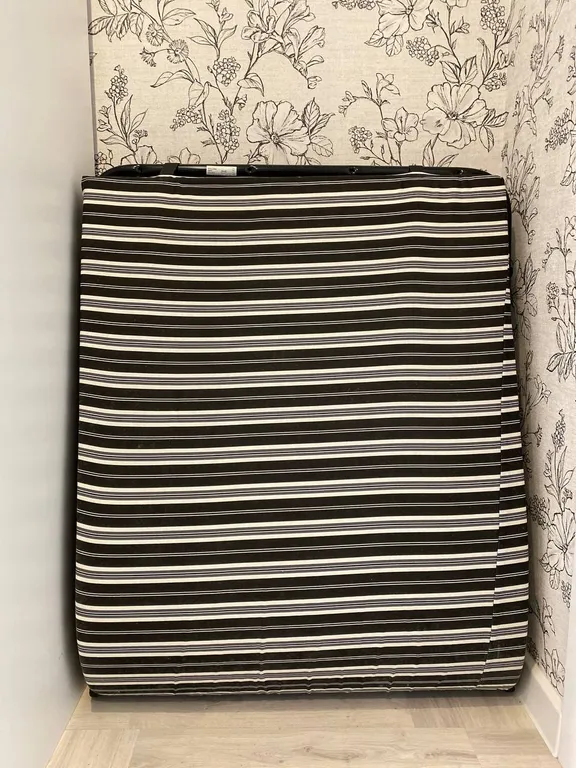 Солнечная студия со своим двориком и летним бассейном