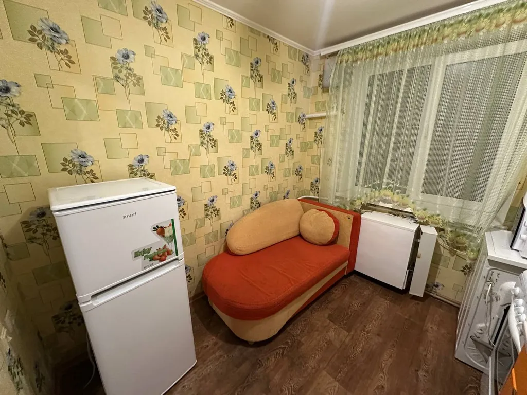 Небольшой гостевой дом со встроенной кухней на берегу моря