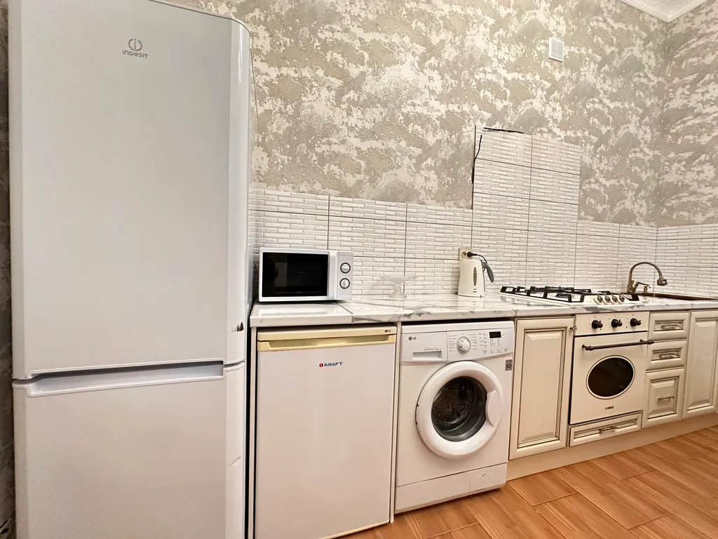 Большой 3х-этаж. дом на берегу моря