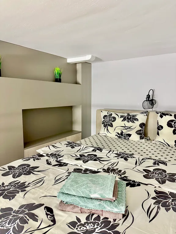 Двухуровневая студия с дизайнерским ремонтом в стиле лофт