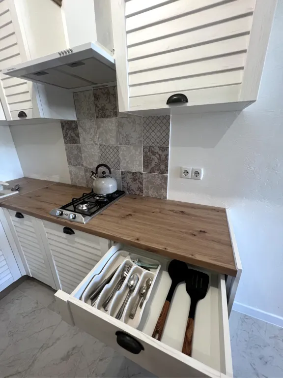 Дом с тремя апартаментами с видом на горы и море