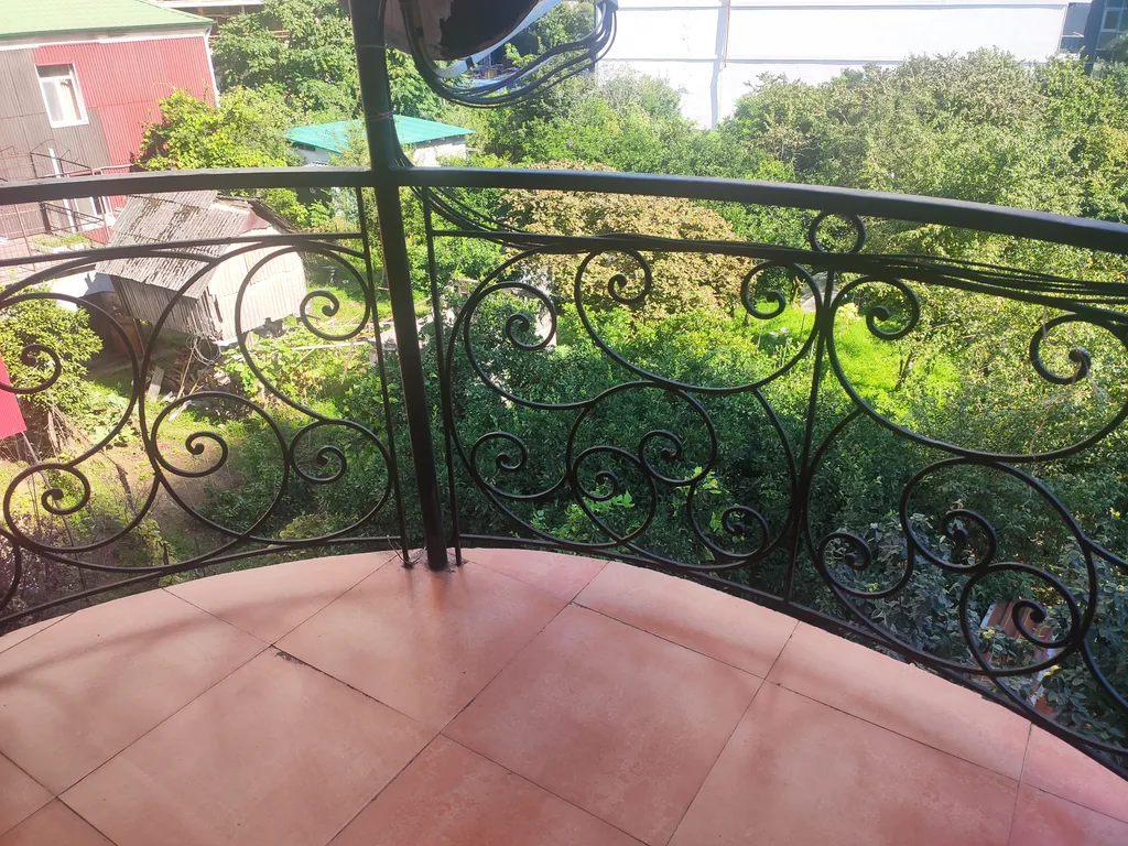 Большая комната на Черном море в Батуми