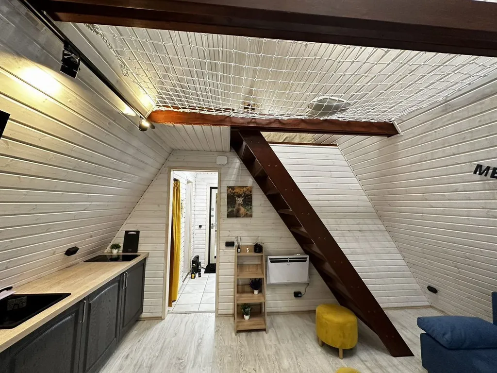 Уютный домик в стиле A-frame рядом с озером