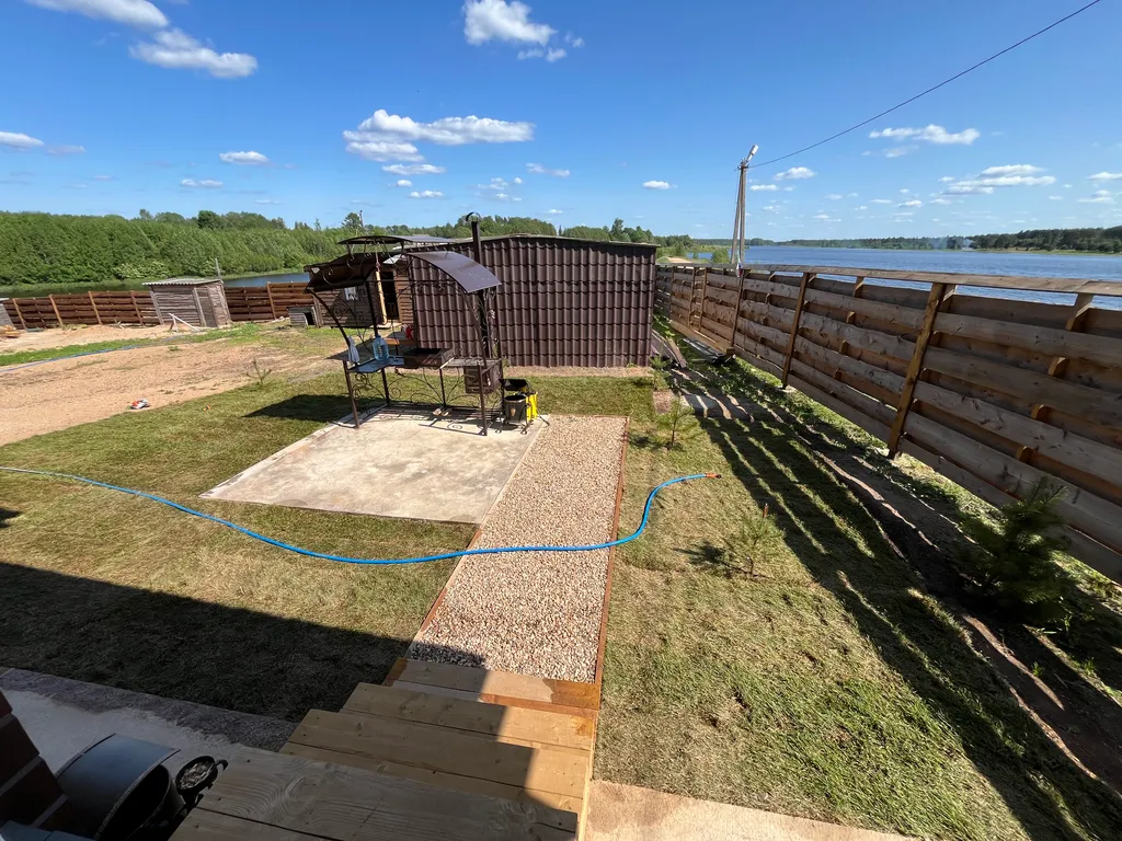 Дом на берегу Волжского водохранилища