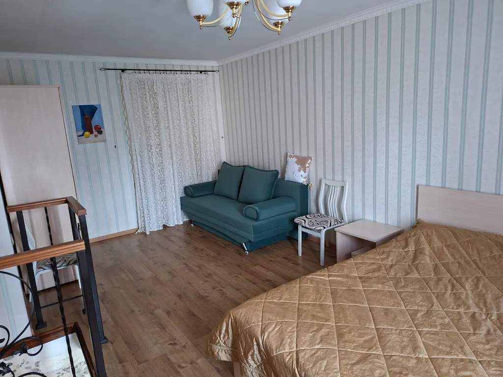 8 минут от моря