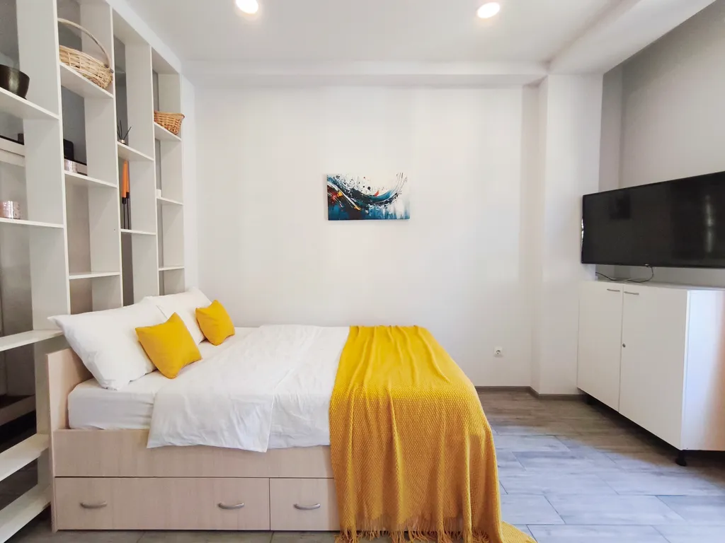 Современный апартамент-студия с видом на горы