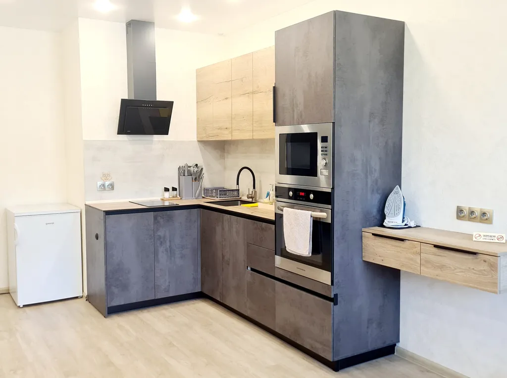 Уютная чистая и теплая студия с прекрасным видом из окна