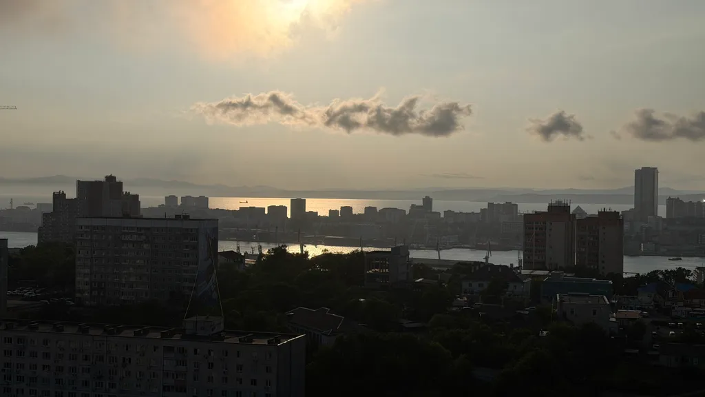 Высокий этаж, умный дом и мост в окне… гламурная студия