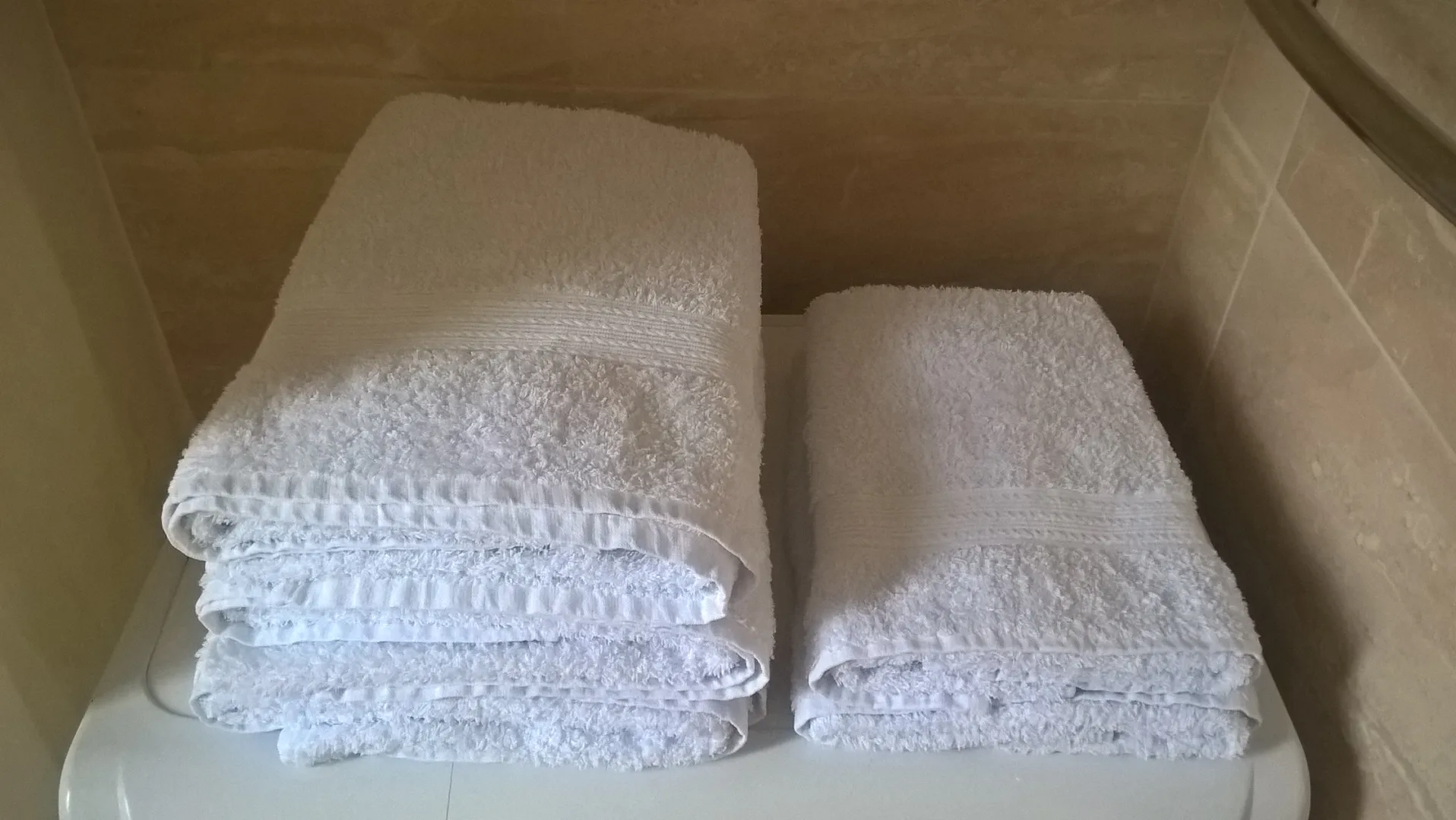 Идеально белоснежные полотенца, на человека 3шт.