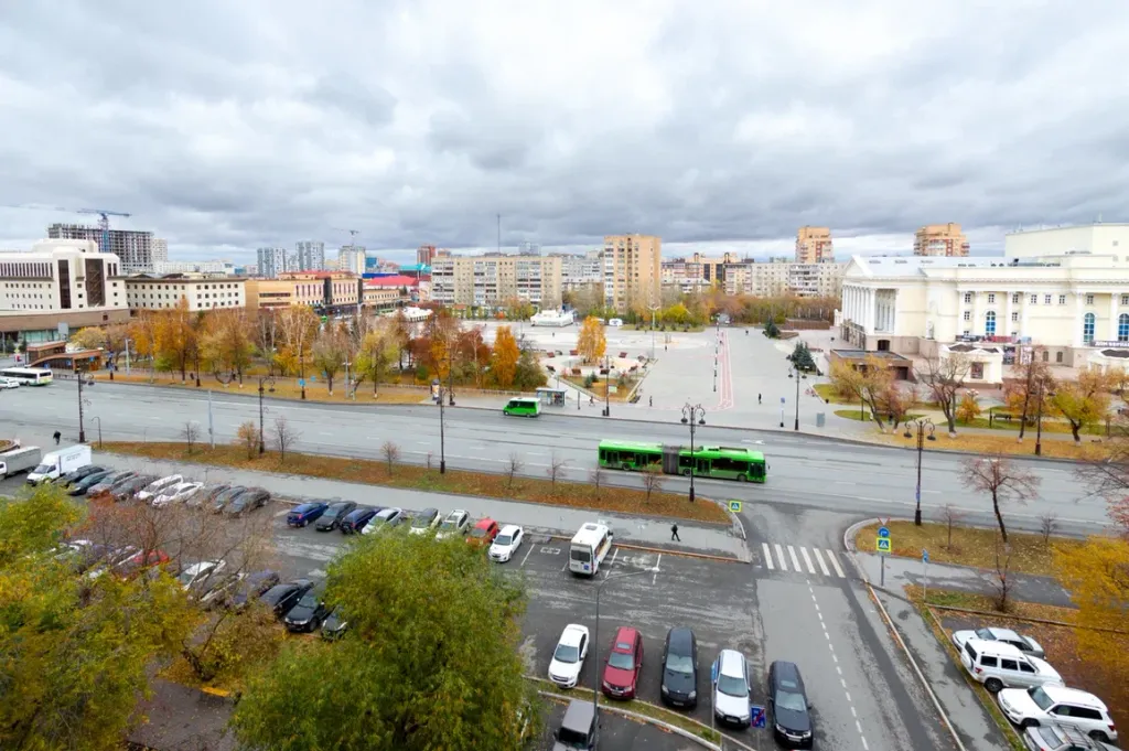 Квартира Просторная квартира в центре Тюмени с видом на драматический театр — Тюмень