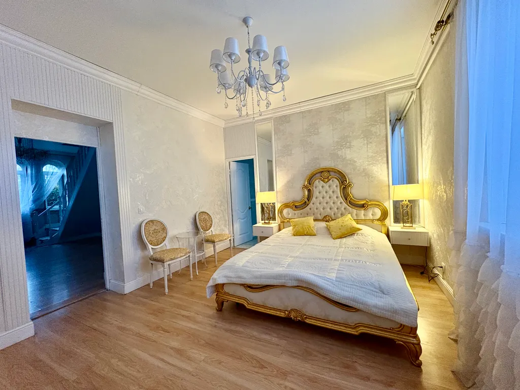 Дом с бассейном