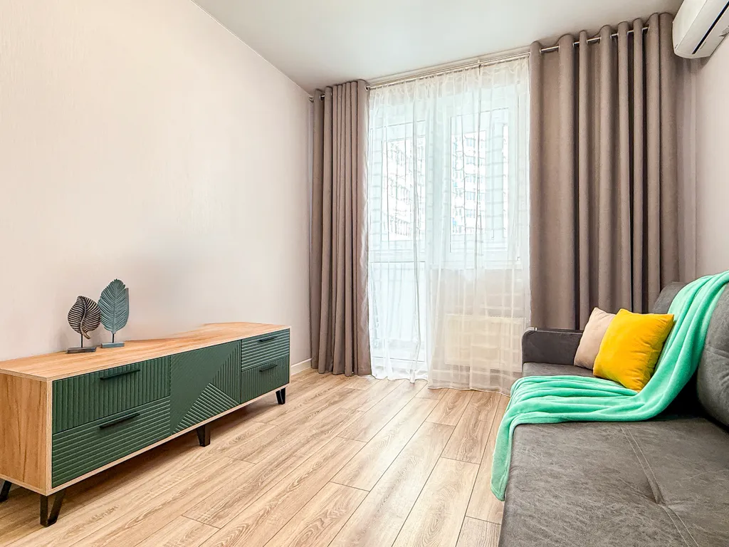 Абсолютно новая просторная евротрешка с двумя лоджиями