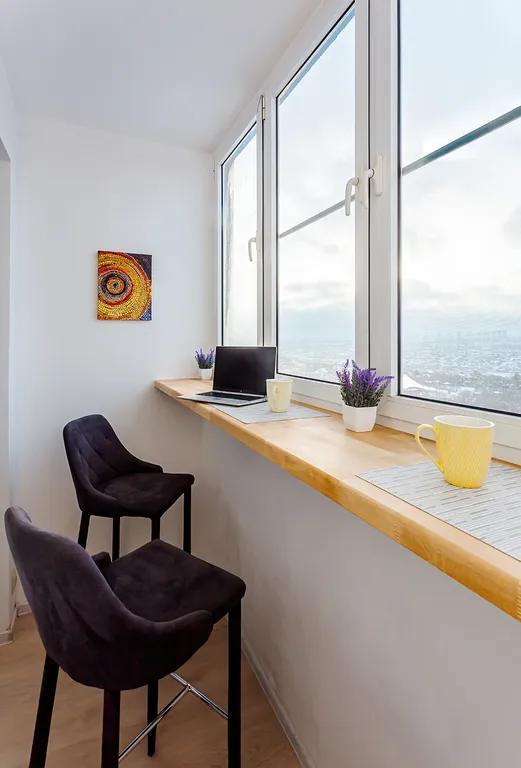 Стильная студия с видом на город в 20 минутах до центра