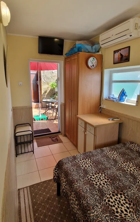 Домик с двориком с видом на море