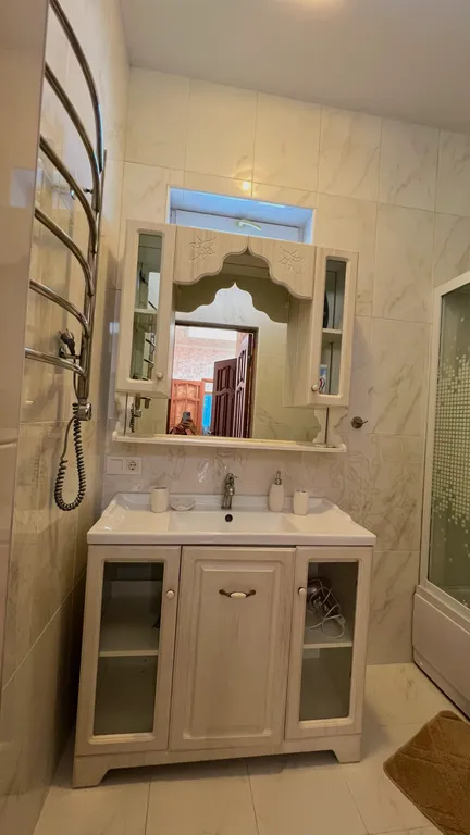 Шикарный дом в центре города с баней и бассейном