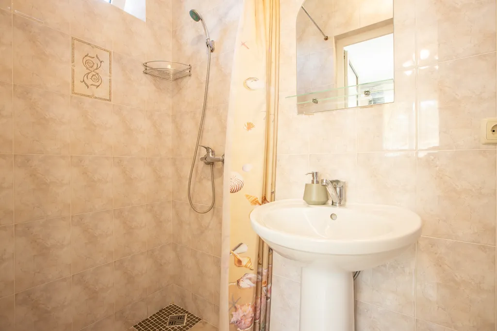 Квартира Без балкона трехместная комната- комфорт — Севастополь