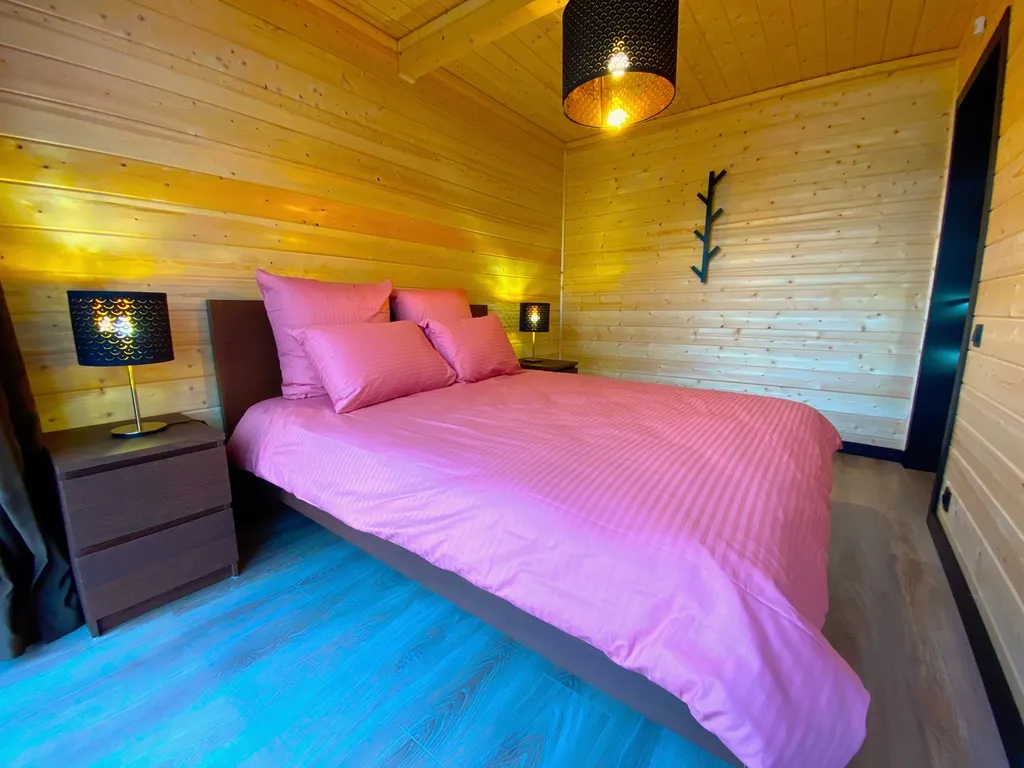 Дом Благодать у пруда с панорамными окнами