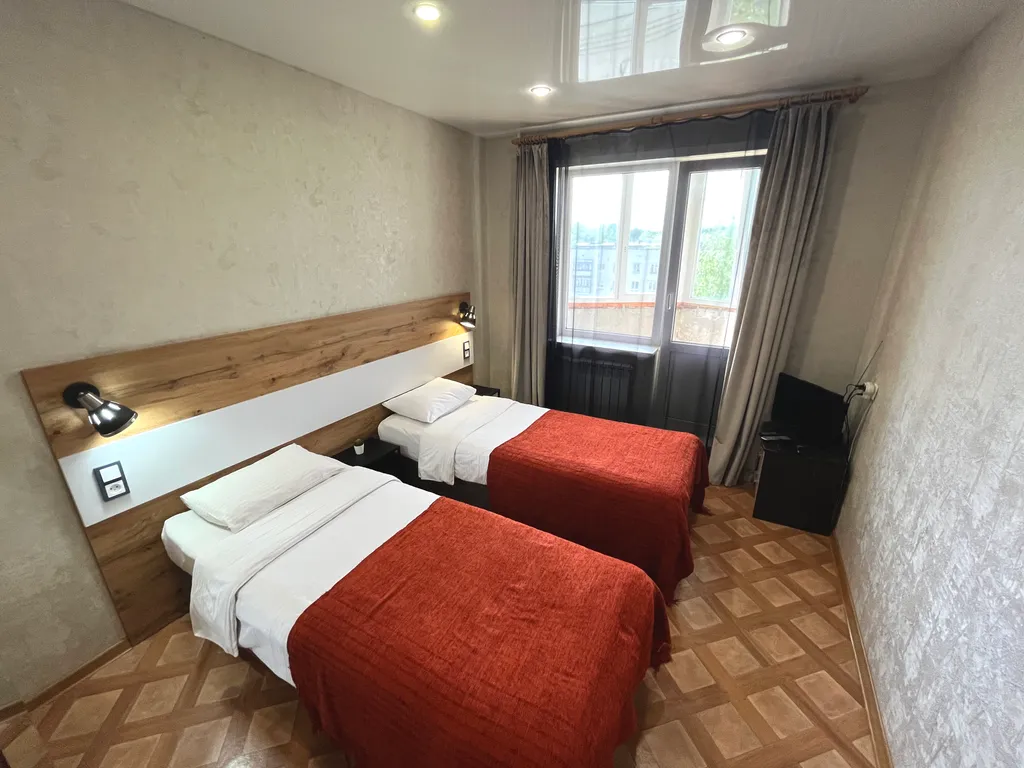 Просторная двухкомнатная с большой кухней у ДК Металлургов