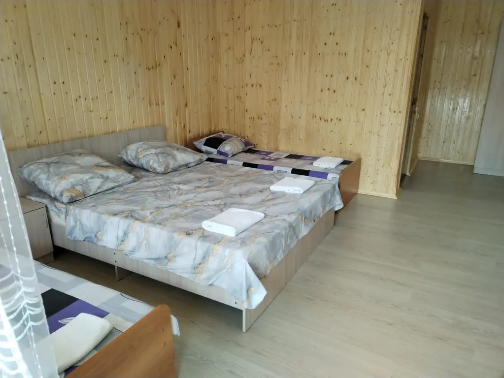 Уютные домики находятся от 500 метров до моря с видом на горы