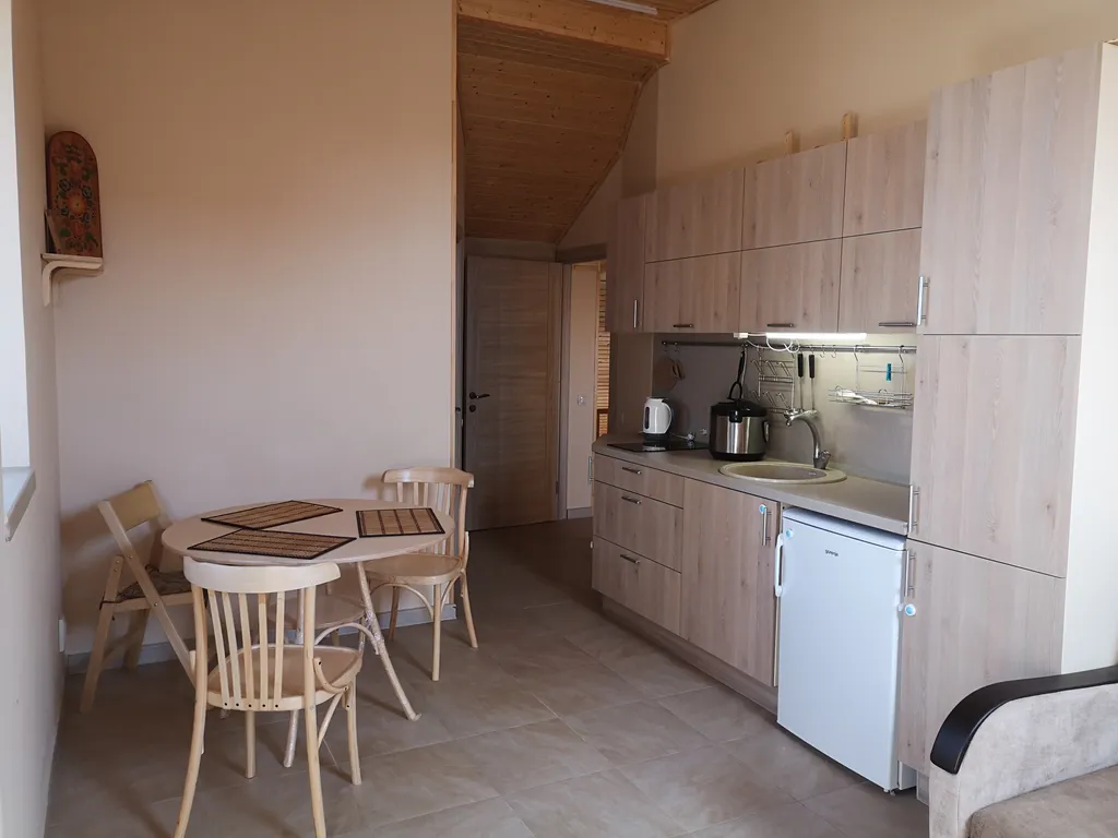 Вместительный, теплый дом на берегу реки Воря