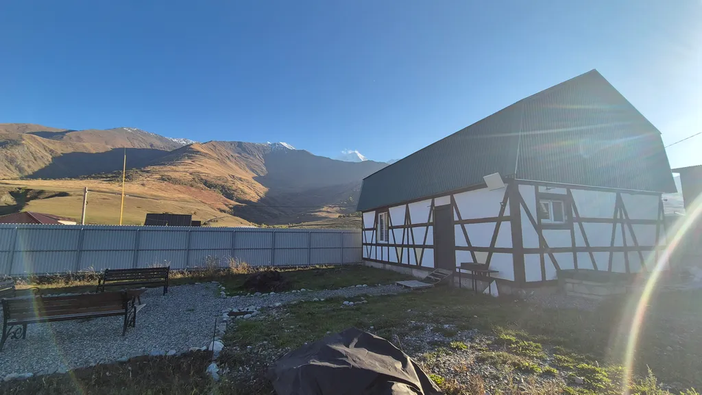 Домик с камином в горах